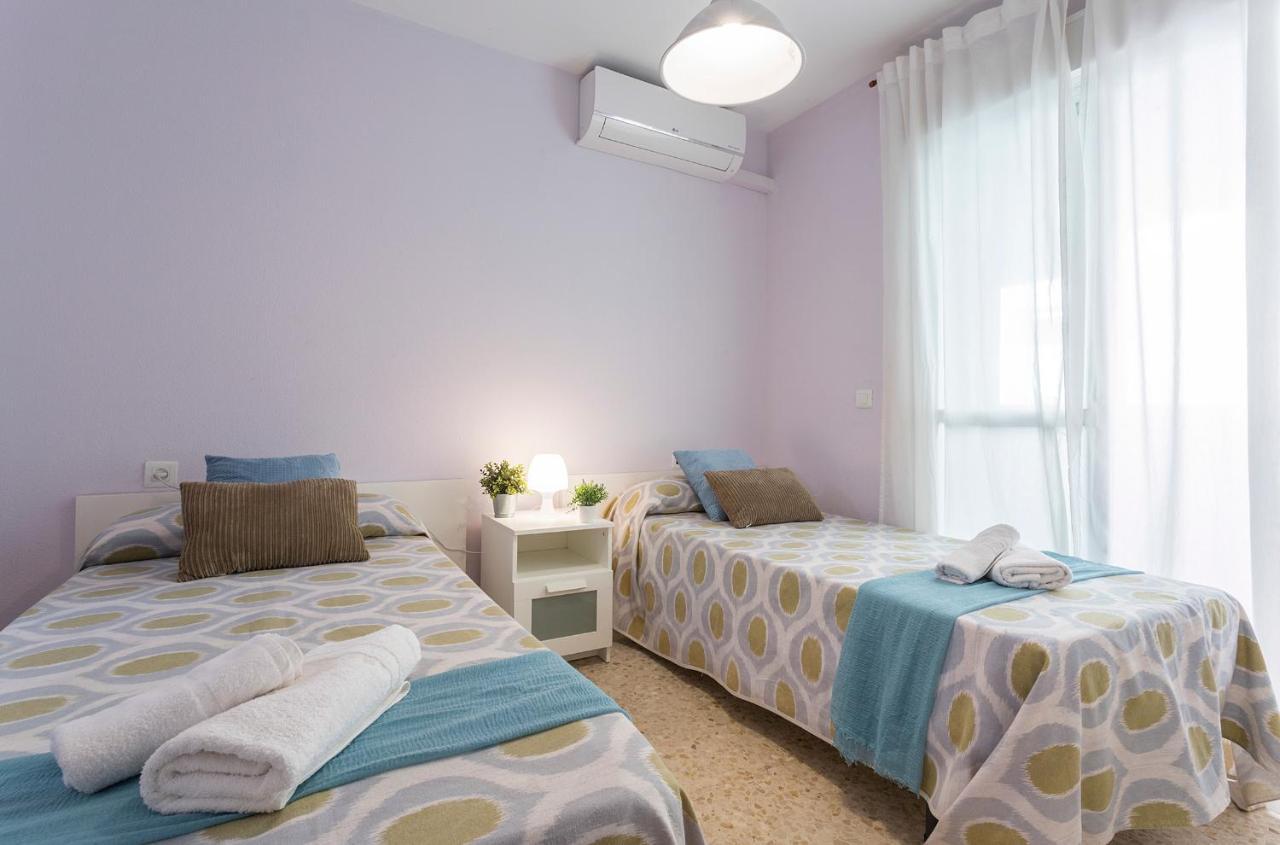Brisas Estadio Playa Victoria 加的斯 外观 照片