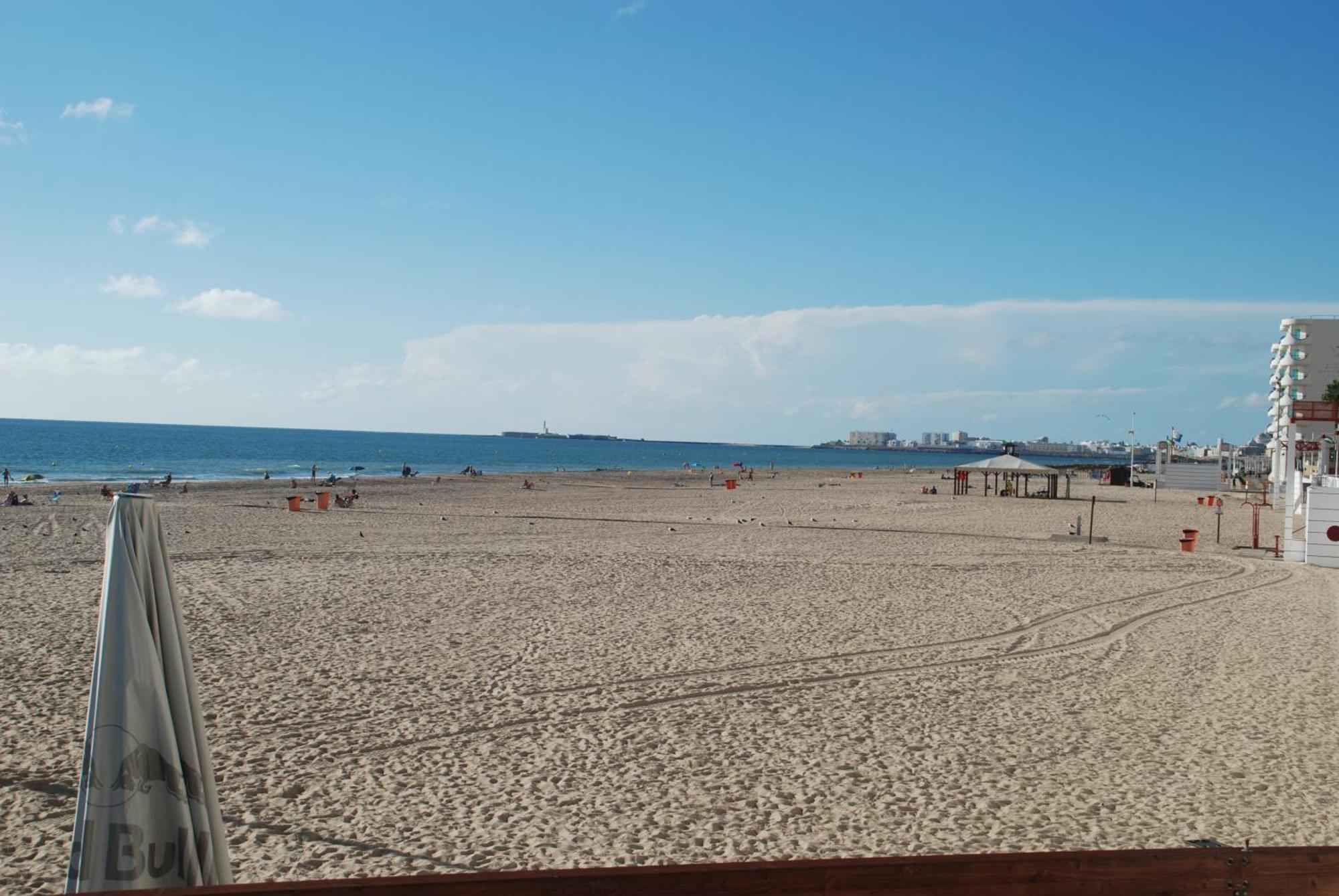 Brisas Estadio Playa Victoria 加的斯 外观 照片