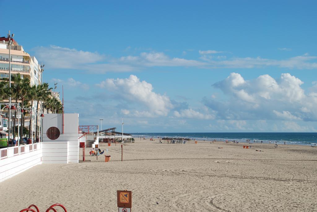 Brisas Estadio Playa Victoria 加的斯 外观 照片